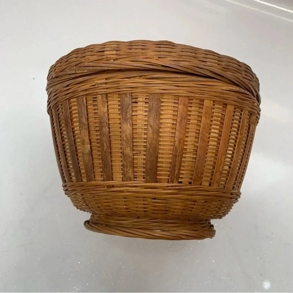 Wicker Woven Round Basket Lid Footed Trinket Sewing Boho Farmhouse Country Retro